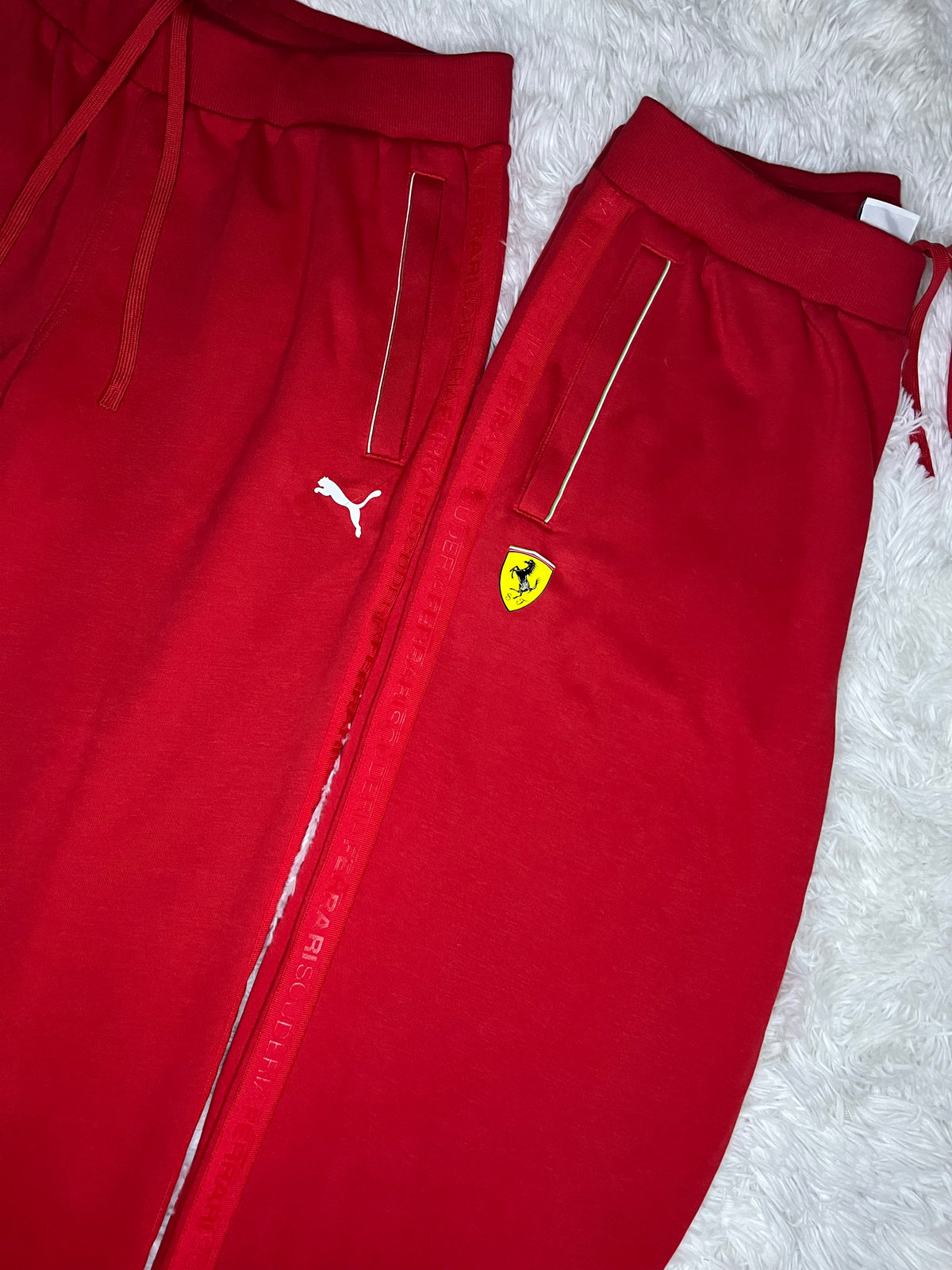 Pantalón buzo puma Scuderia Ferrari diseño lateral