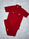 CONJUNTO PUMA SCUDERIA FERRARI ROJO: POLERA DE PIQUÉ Y PANTALÓN DE BUZO RECTO