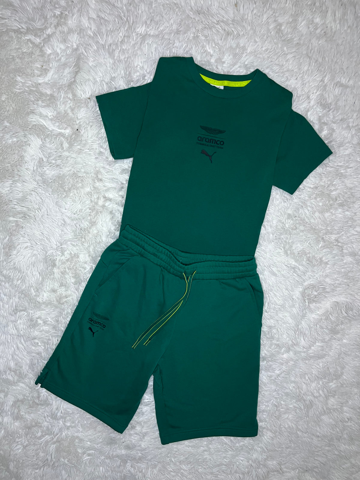 CONJUNTO PUMA ASTON MARTIN 2026 VERDE: POLERA Y SHORT