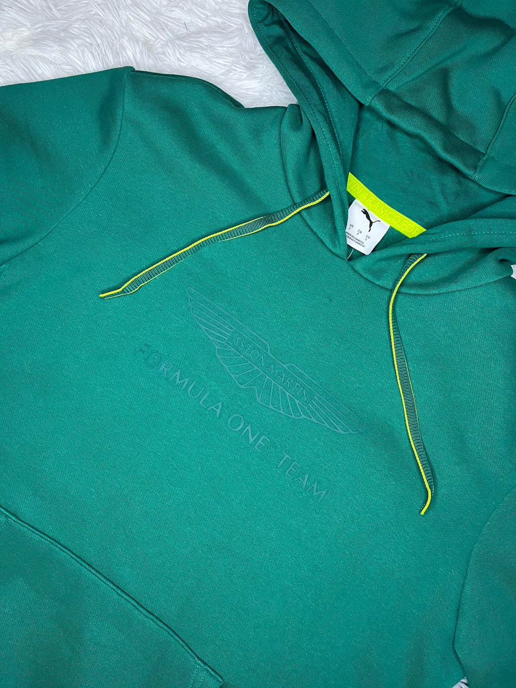 POLERÓN CANGURO PUMA ASTON MARTIN 2026 VERDE CON LOGO