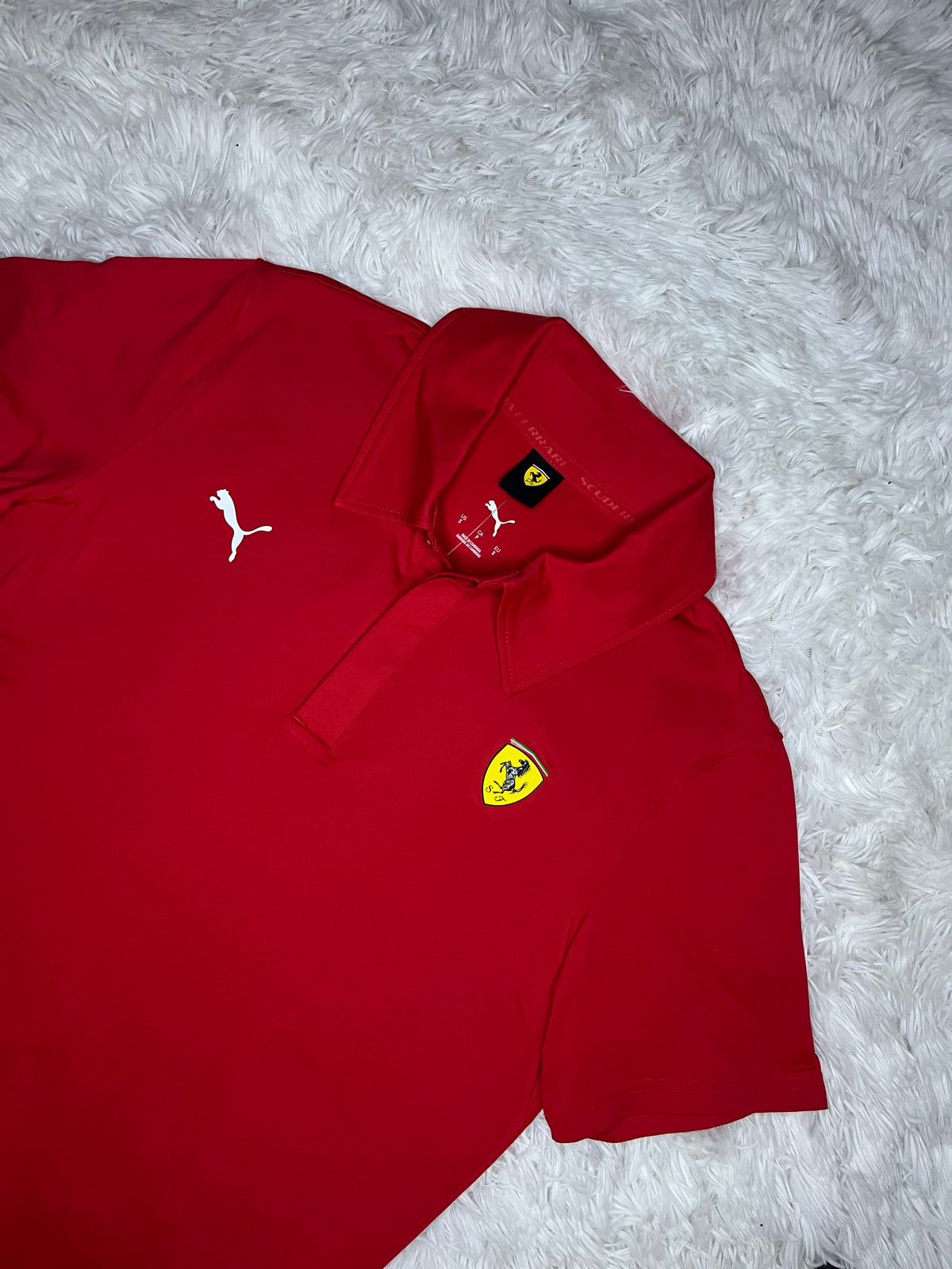 POLERA TIPO PIQUÉ PUMA SCUDERIA FERRARI 3 BOTONES ROJA