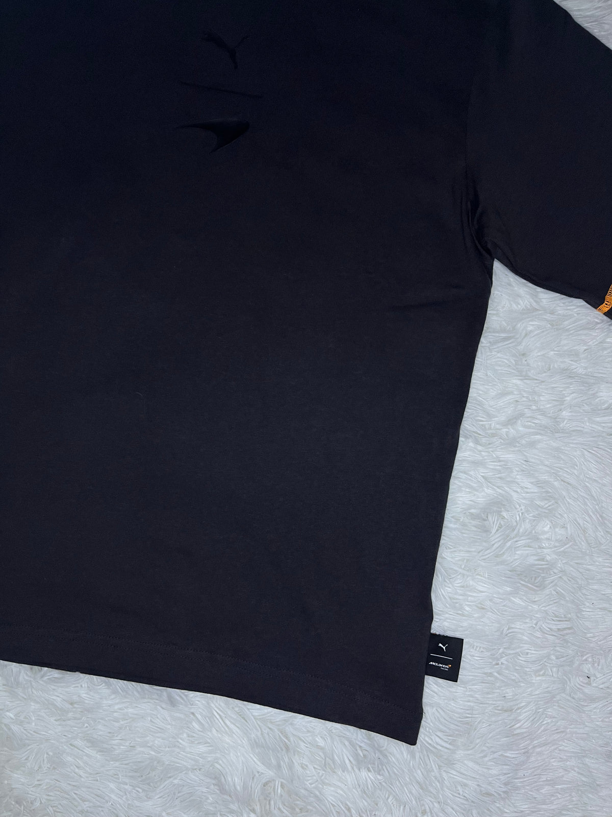 POLERA PUMA MCLAREN RACING 2026 NEGRA DE CORTE HOLGADO