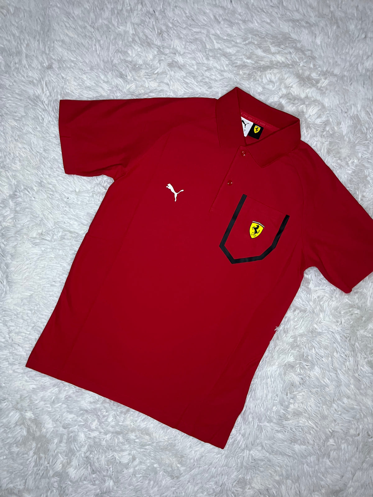 POLERA TIPO PIQUÉ DOS BOTONES PUMA SCUDERIA FERRARI ROJO
