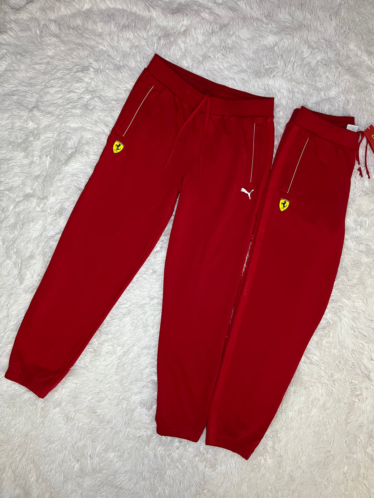 Pantalón buzo puma Scuderia Ferrari diseño lateral