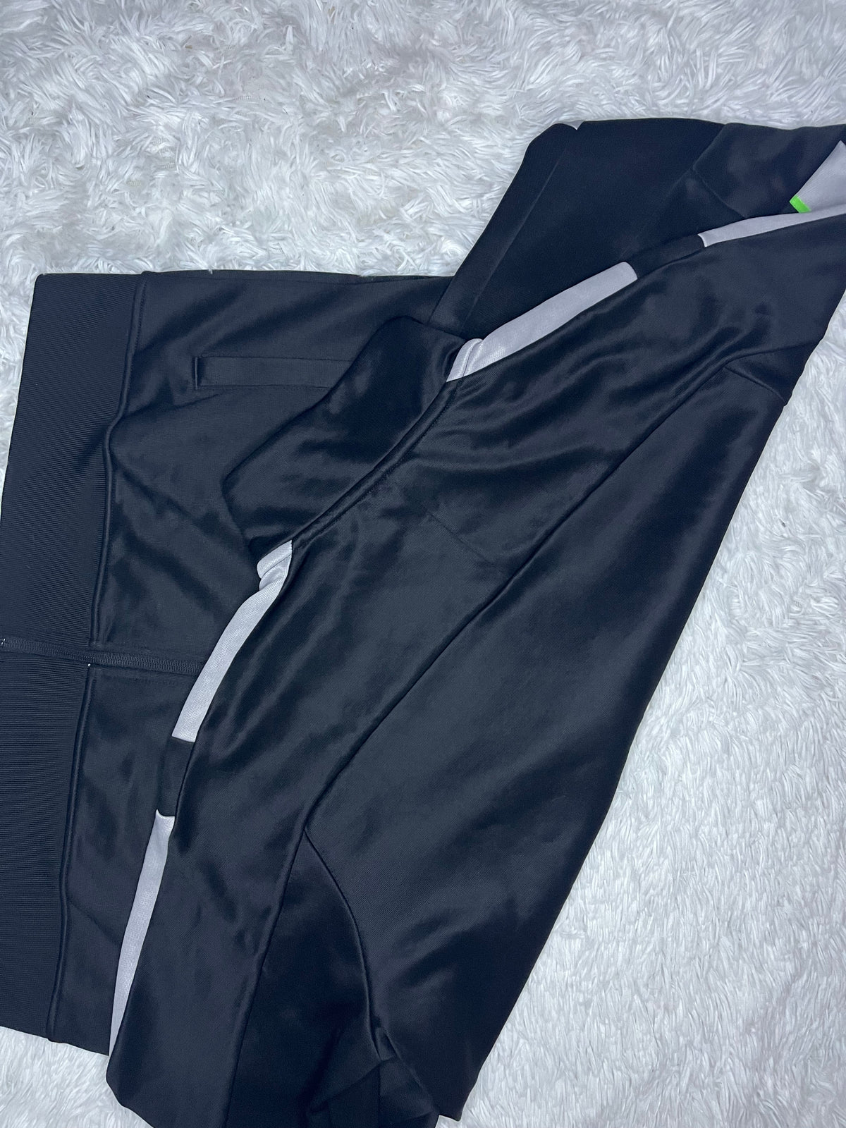 POLERÓN PUMA MT7+ MERCEDES AMG PETRONAS NEGRO CON CIERRE Y DETALLE