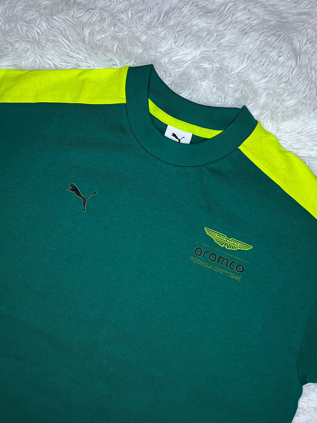 POLERA PUMA ASTON MARTIN F1 2026 VERDE DE CORTE HOLGADO