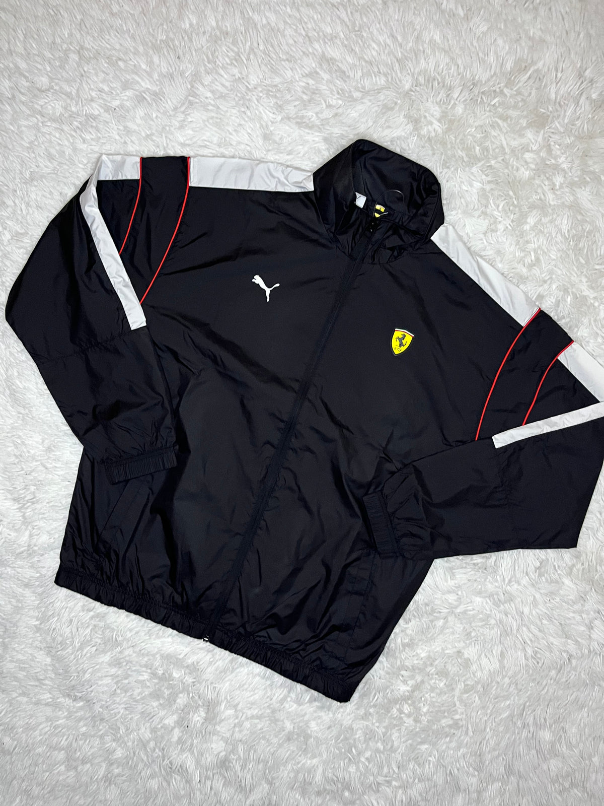 CHAQUETA CORTAVIENTO PUMA SCUDERIA FERRARI NEGRA MT7+