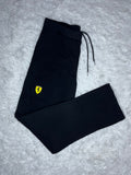 PANTALÓN DE BUZO RECTO SCUDERIA FERRARI NEGRO REFLECTANTE