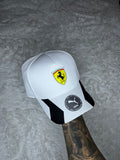 GORRO UNISEX PUMA SCUDERIA FERRARI BLANCO CON VISERA CURVA