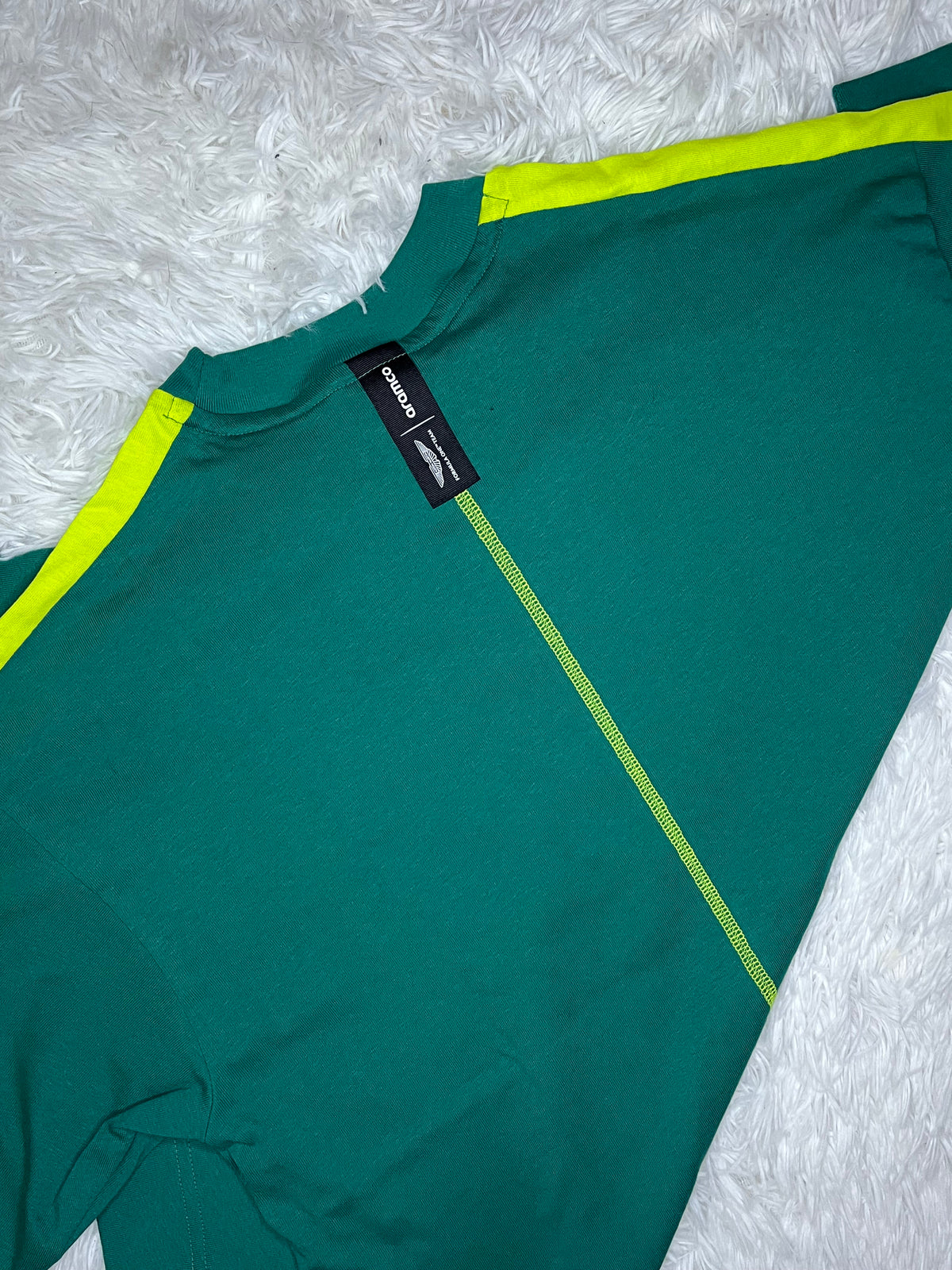 POLERA PUMA ASTON MARTIN F1 2026 VERDE DE CORTE HOLGADO