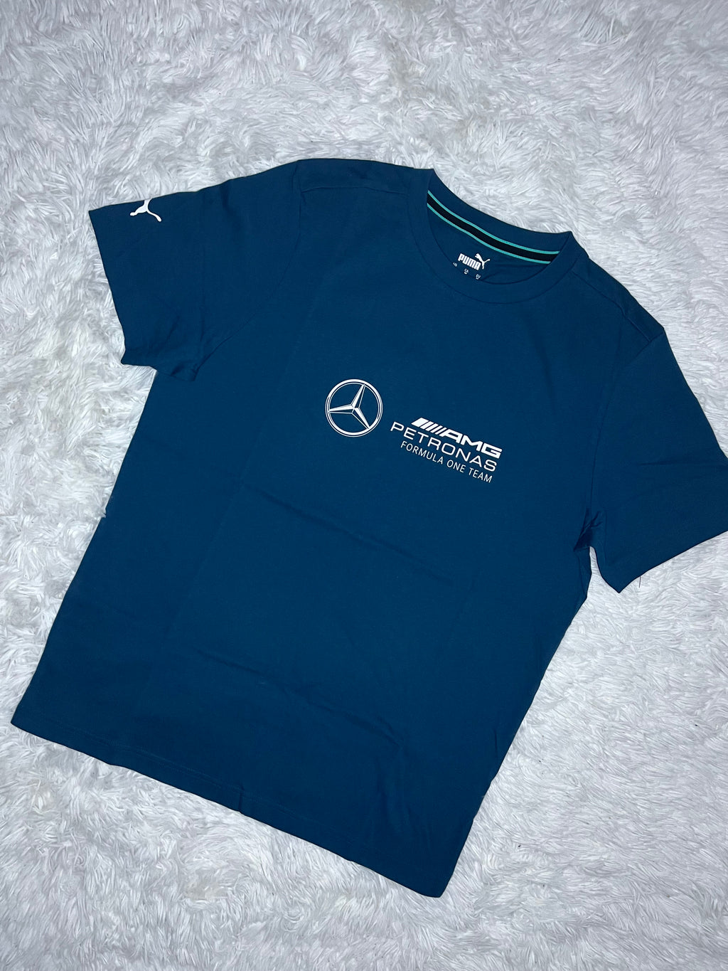 POLERA PUMA MERCEDES AMG PETRONAS AZUL CON DISEÑO EN LA ESPALDA