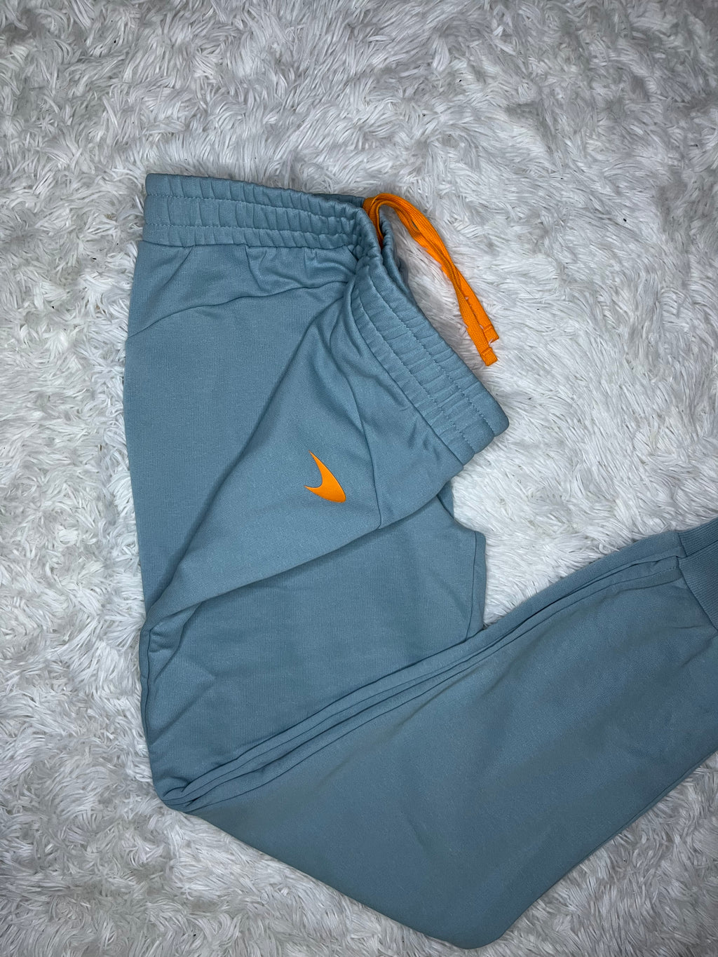 PANTALÓN DE BUZO CELESTE MCLAREN RACING 2026