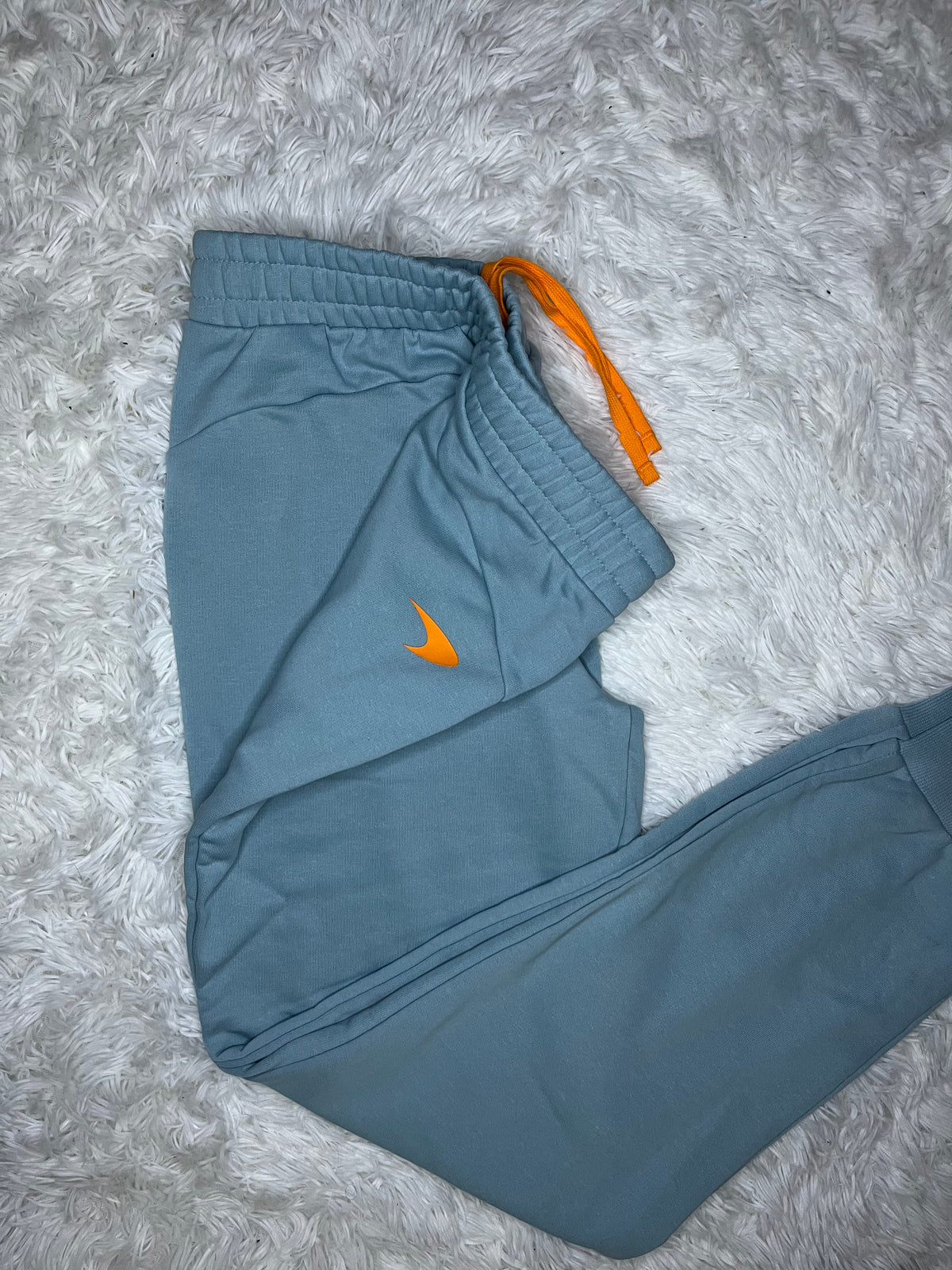 PANTALÓN DE BUZO CELESTE MCLAREN RACING 2026