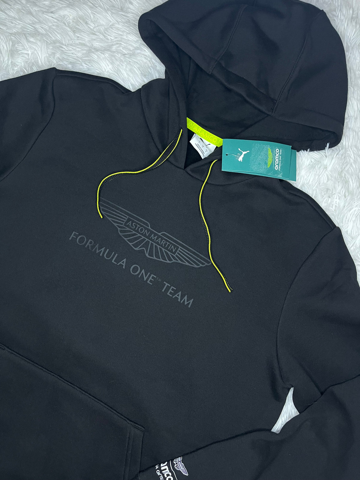 POLERÓN CANGURO PUMA ASTON MARTIN NEGRO CON LOGO