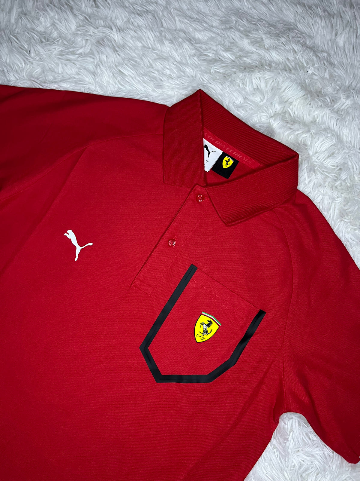 POLERA TIPO PIQUÉ DOS BOTONES PUMA SCUDERIA FERRARI ROJO