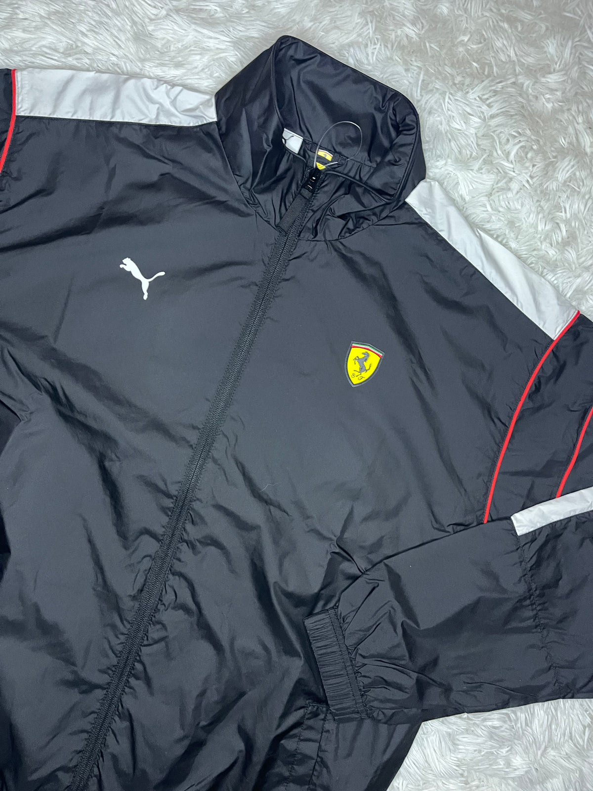 CHAQUETA CORTAVIENTO PUMA SCUDERIA FERRARI NEGRA MT7+