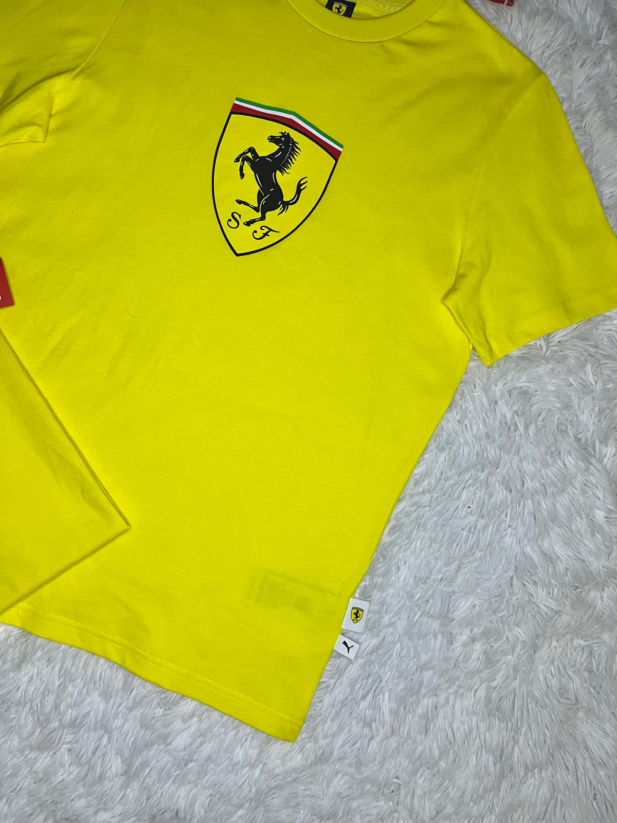 Polera puma Scuderia Ferrari amarilla